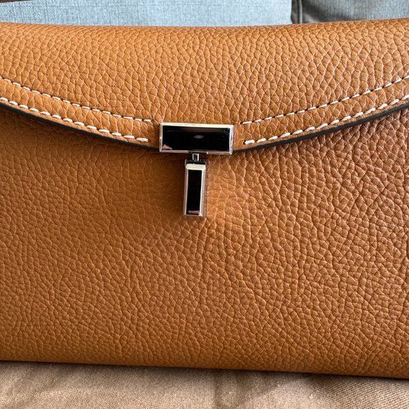 Toteme T-locked brown leather bag - Picture 4 of 12